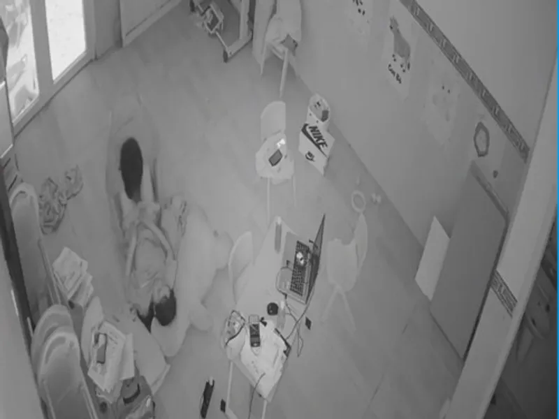 Lộ clip phang cùng gấu tại phòng khách